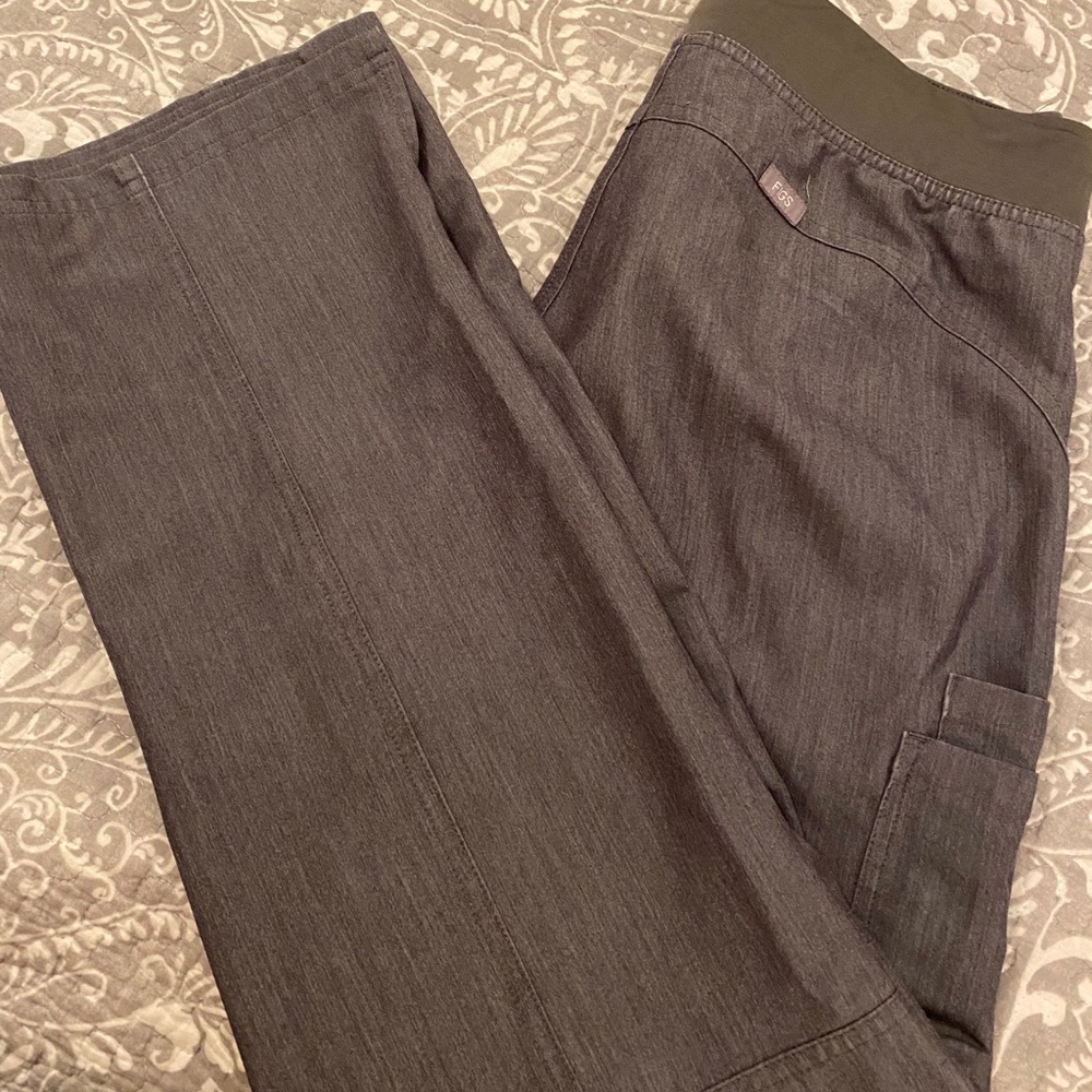 ❌❌SOLD❌❌Figs Kade Cargo Pants - Petite M